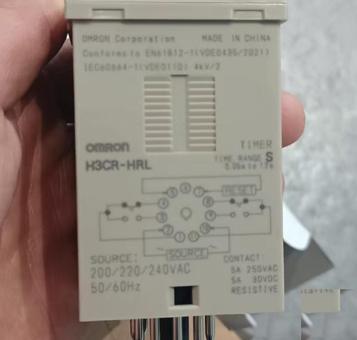 H3CR-HRL 220V 3 24V 4 110V 1 8 100