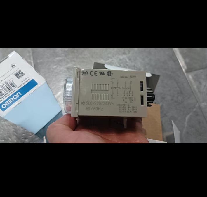 H3CR-HRL 220V 3 24V 4 110V 1 8 100