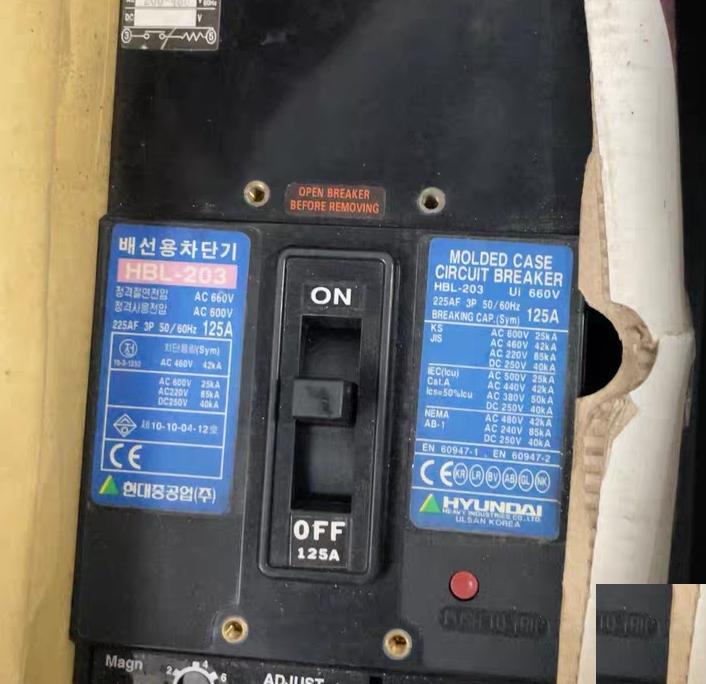 HYUNDAI HBL-203 125A AC690V 225A 50 60Hz
