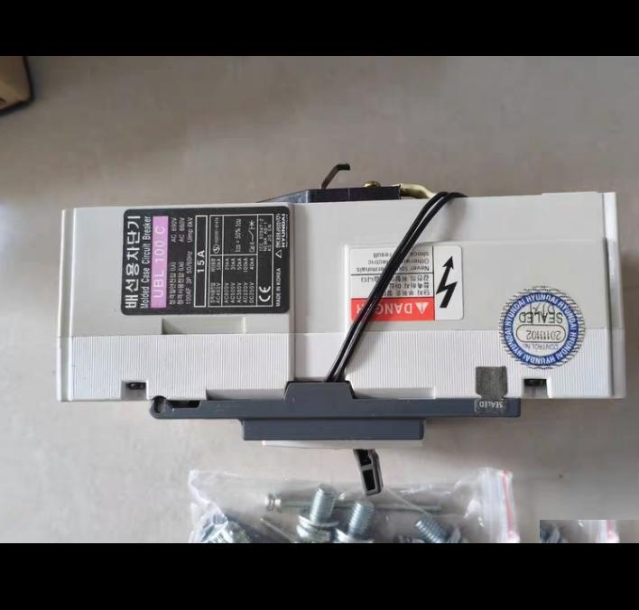 HYUNDAI UBL100C 3P 15A