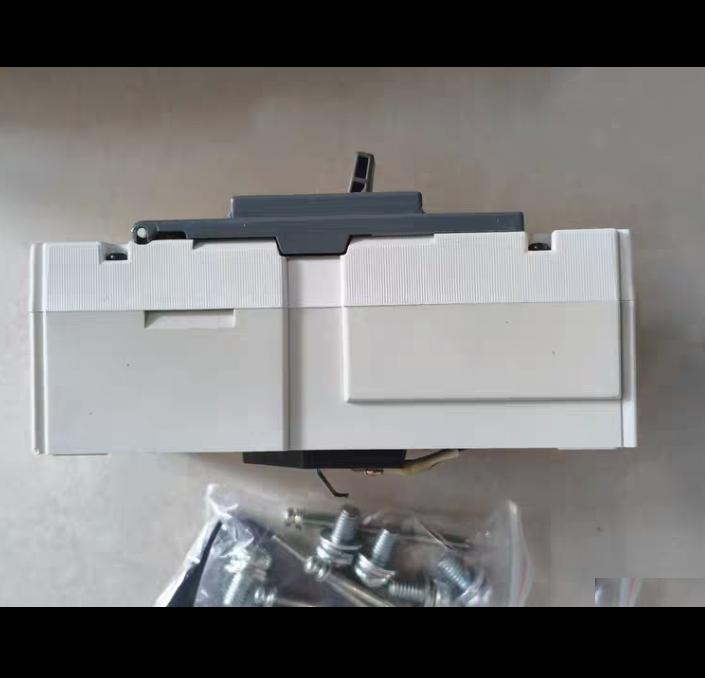 HYUNDAI UBL100C 3P 15A