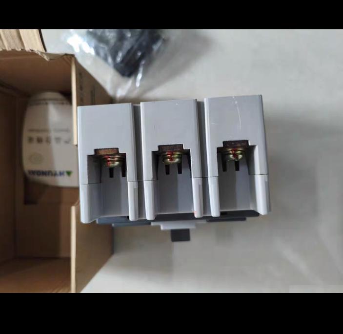 HYUNDAI UCB100H 60A AC690V 3P