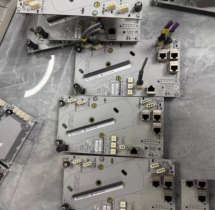 Honeywell CC-TCNT01 6 51308307-175 GPS II R45 24V IOTA C300 PLC