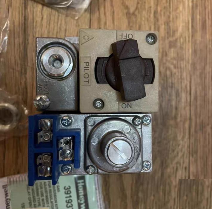 Honeywell V800A1088 24V Gas Valve