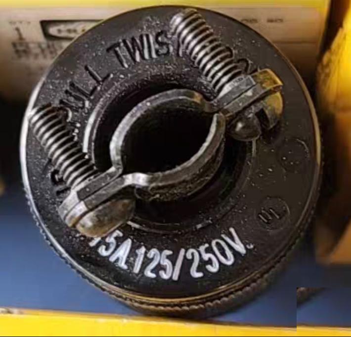 Hubbell 7485 Locking Plug Std 15 A ML-3P Black 7