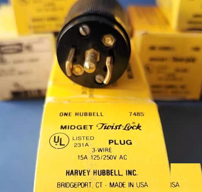 Hubbell 7485 Locking Plug Std 15 A ML-3P Black 7