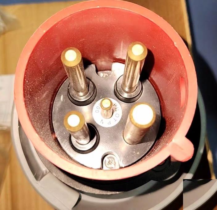 Hubbell HBL463P6W HBL460P6W 4 Heavy Duty Products IEC Pin and Sleeve Devices Industrial Grade Male Plugs 60 63 A 380-415 VAC 3-Pole 4-Wire Wire Grounding 4X and IP69k
