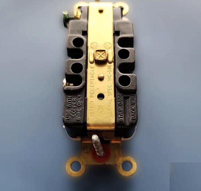 Hubbell HBL5252I 131 Brand Hubbell Wiring Device-KellemsCatalog ID HBL5252IHubbell Wiring Device Kellems Straight Blade Devices Receptacles Duplex Industrial Grade 2-Pole 3-Wire Grounding 15A 125V 5-15R Ivory Single Pack