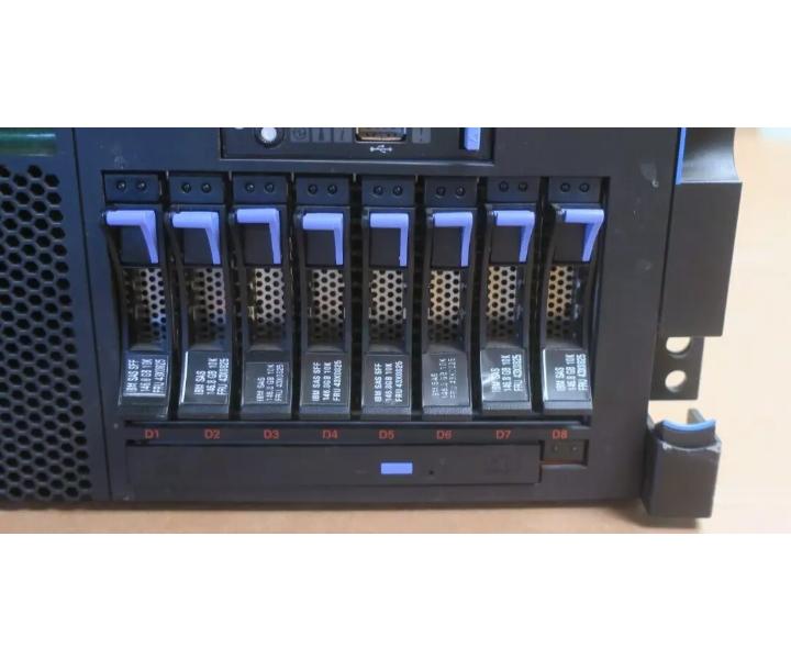 8205-E6B 8-Bay Power7 72GHz 64GB 146GB
