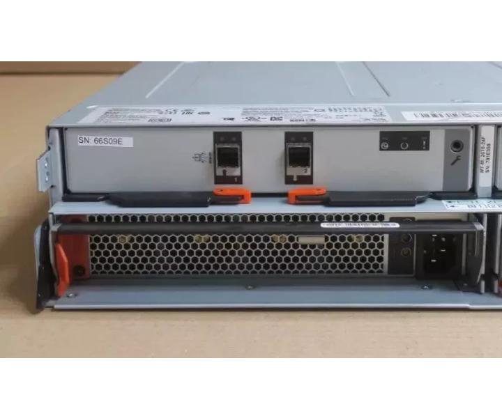 2078-24F V5000 01AC559 600GB 2xPS
