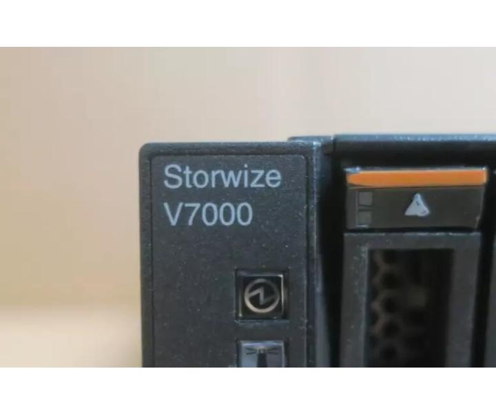 2076-24F V7000 24x1 2xSAS