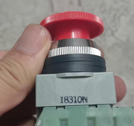 IDEC AVS311N-R 30mm 22 35 15