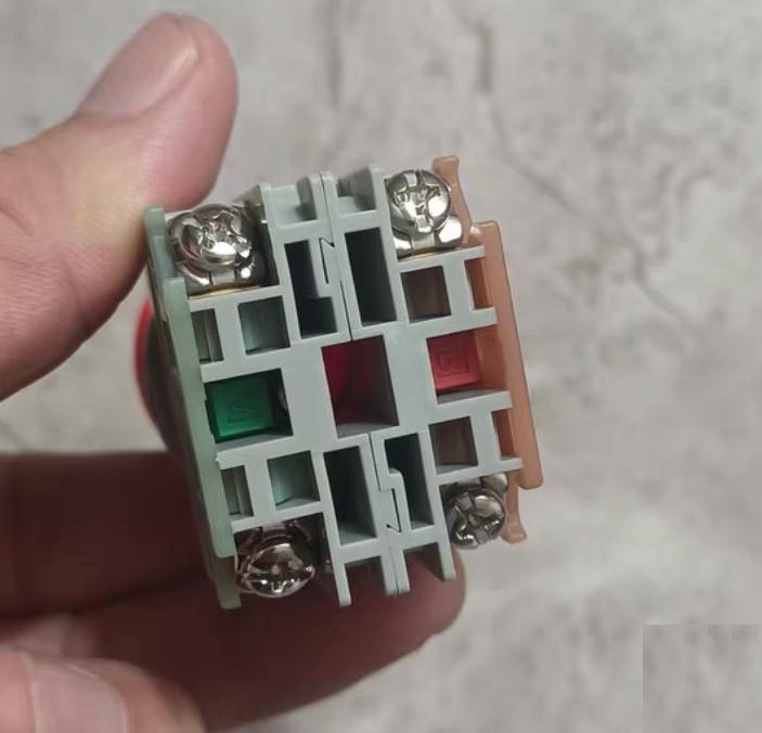 IDEC AVS311N-R 30mm 22 35 15