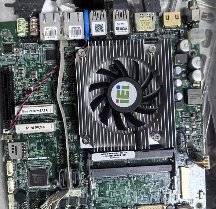 IEI TKINO-ULT3-i5-r10ITX 17 17 i5-6300U