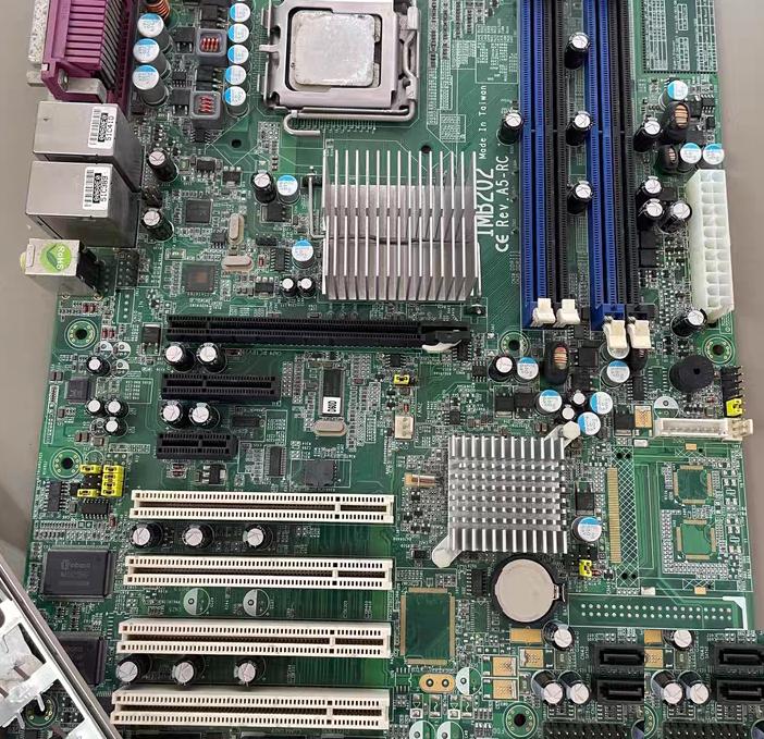 IMB202 Rev A4-RC 775 CPU