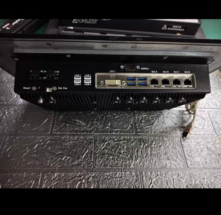ISIC CP12 KBE15 DVI 4 USB 4