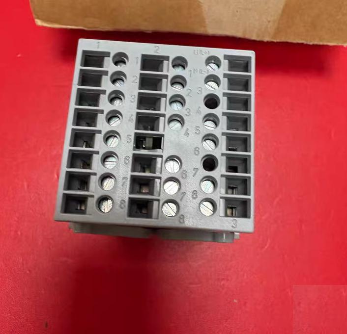 JUMO dTRON 316 703041 181-000-23 000 230VAC 3A AC110-240V