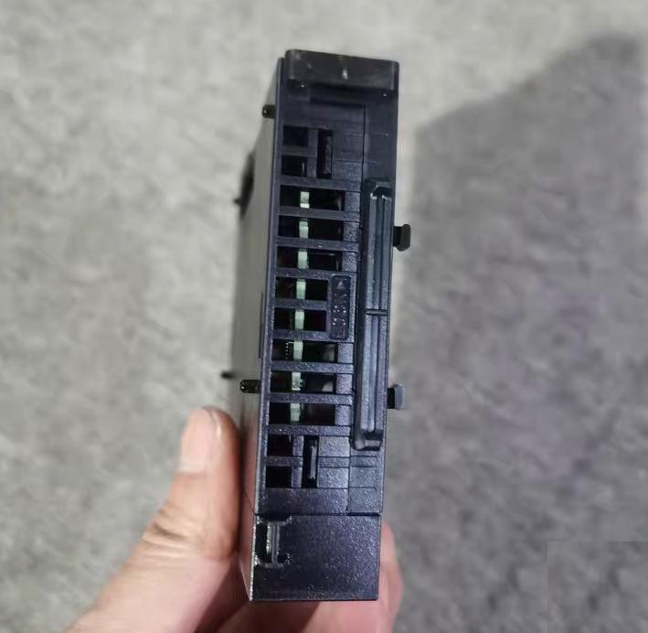 KEYENCE KV-7000C 1 PLC