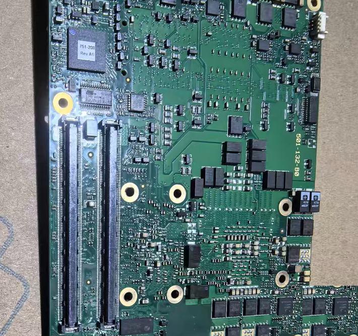 KONTRON 38018-0000-22-2 COMe-bSC2RXT i7-2655LE QM67 2 DDR3 HD3000 ATMEL AT97SC3204 USB PCIe LAN I O
