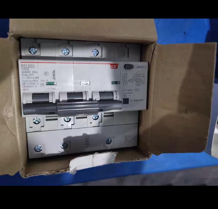 LS AC-9 3 BK63N D6 2 RO63C C50 1 RO125C 100A 1 ABS33B 15A