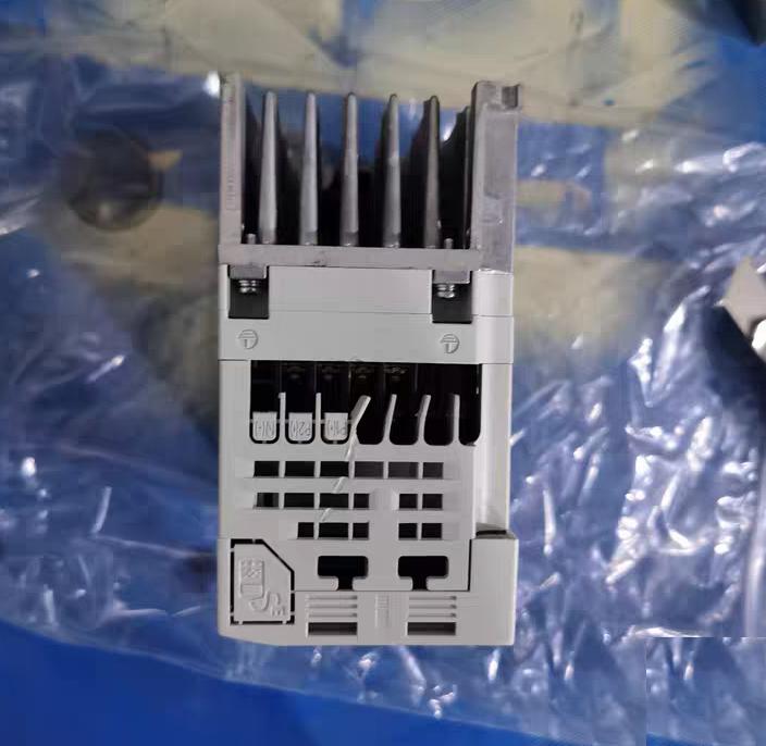 LS LSLV0008S100-2EONNS 200-240V 0-400V 3 0 01-400Hz 1 9kVA 1