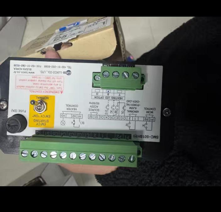 Luxco SMC-501BH AC22V 50 60Hz RUN STOP 1