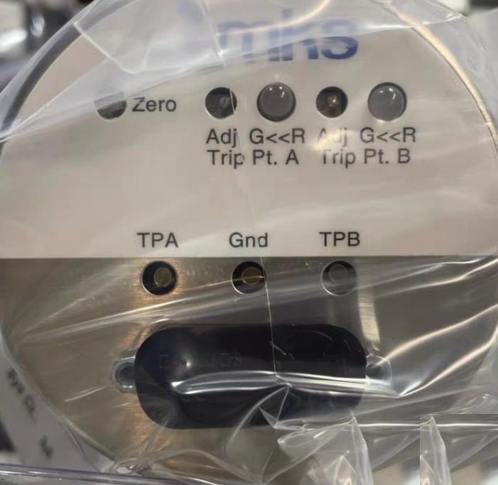 MKS 625D-30518 LAM 685-097330-006 2 MKS BARATRON CAPACITANCE MANOMETER 625D-30518 1 33 kPa 10TORR 13 33 mBar
