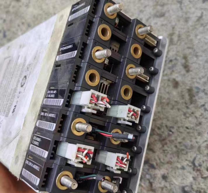 MX8-7813414-G-LL   115-230V 15A  300V 15A