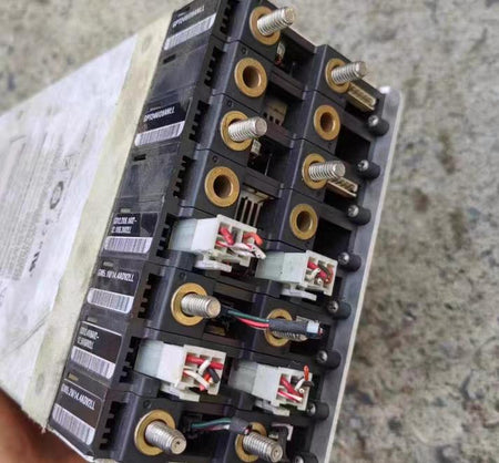 MX8-7813414-G-LL   115-230V 15A  300V 15A
