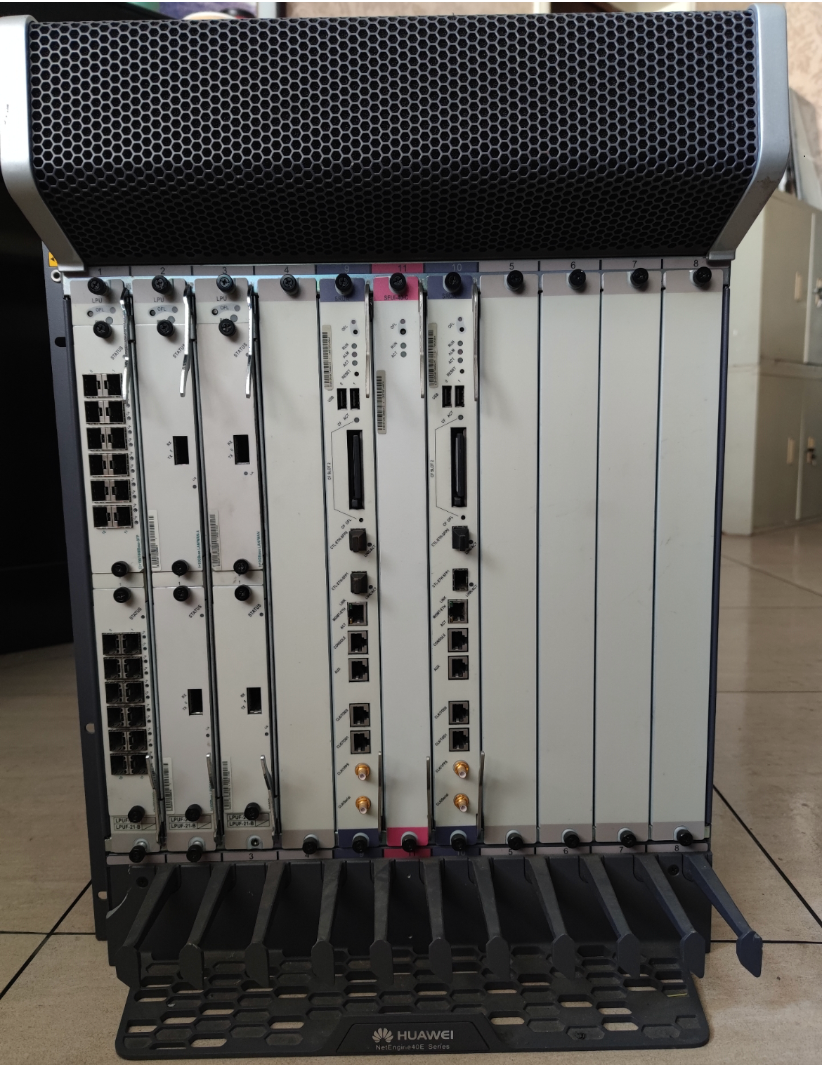Ip54 Router Carrier Huawei Router & Carrier Ethernet NE40E-X8 81400166 SWP-CR53LIC-MVPN ...