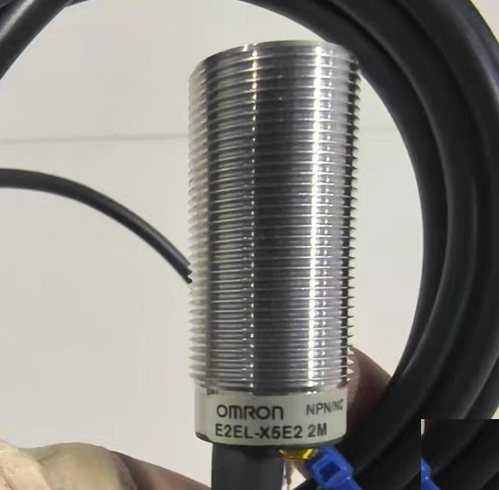 OMRON E2EL-X5E2 2M 10-35V DC 200mA