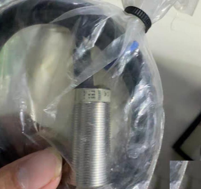 OMRON E2EL-X5E2 2M 10-35V DC 200mA