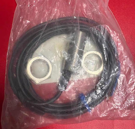 OMRON E2EL-X5E2 2M E2EL-X5E2 2M NPN NC 10-35V DC 2