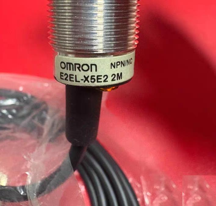 OMRON E2EL-X5E2 2M E2EL-X5E2 2M NPN NC 10-35V DC 2