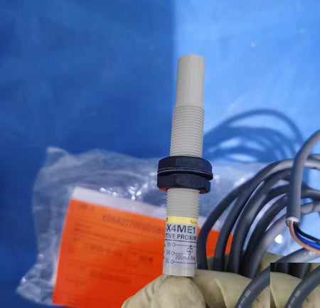 OMRON E2K-X4ME1 2 M12 1