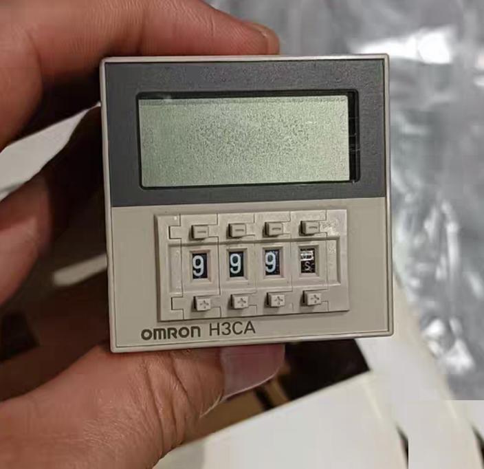OMRON E5CS-R1TU-W 100-240V 1 190 H3CA-8H 220V 1 90