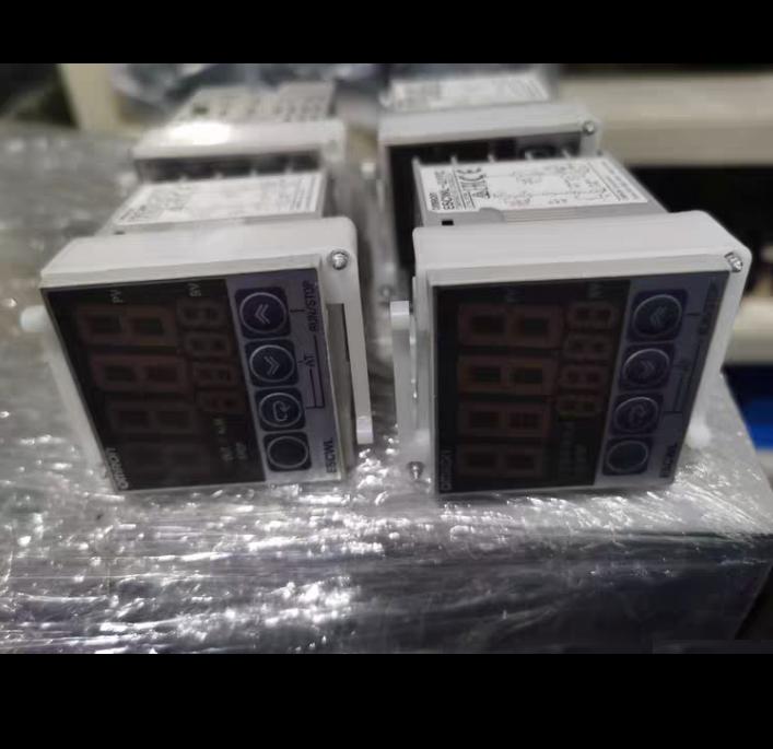 OMRON E5CWL-Q1TC 4 100-240VAC LCD