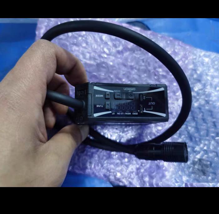 OMRON ZX1-LD300A86 0 5 2