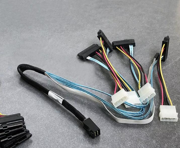 SFF-8643 SFF-8482 RHS36-4819 12Gbps 4xSAS