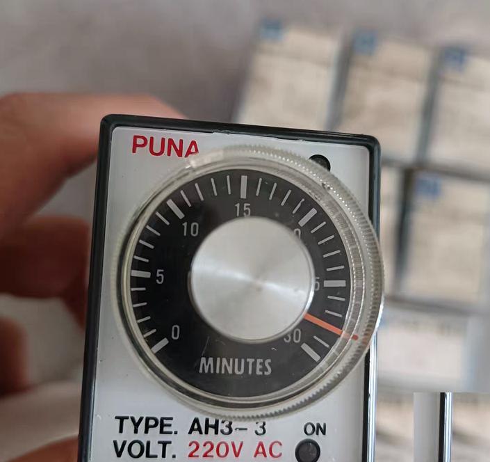 PUNA AH2-Y 60S 220V 15 AH2-Y 30M 1 AH2-Y 6S 2 AH2-Y 30S 1 AH2-Y2 6S 1 AH3-3 30M 1 AH3-3 3S 1 220V 22 35