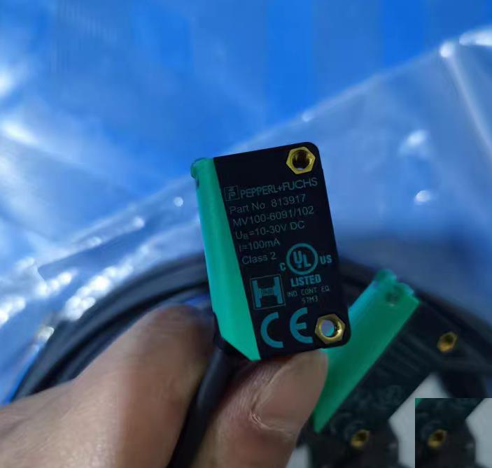 P F M100 MV100-8091 102 115 813891 14 10-30V DC 10-60mm Class 2