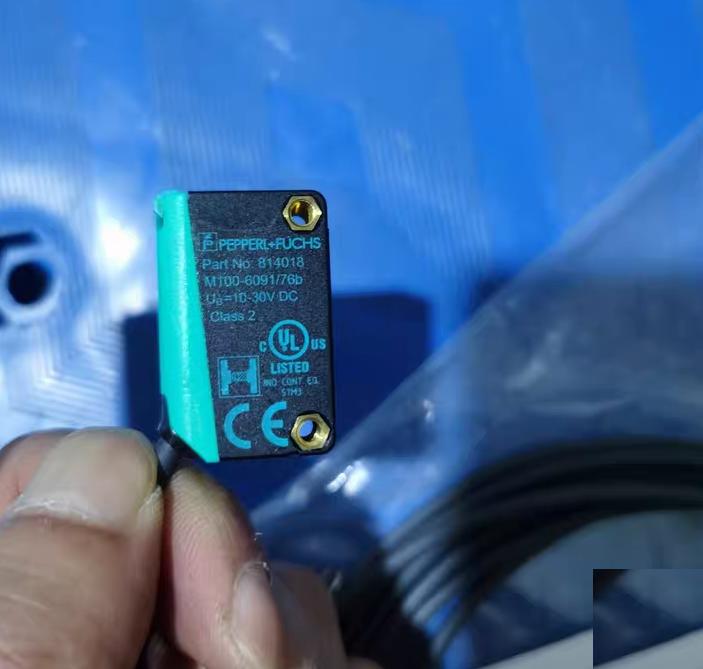 P F M100 MV100-8091 102 115 813891 14 10-30V DC 10-60mm Class 2