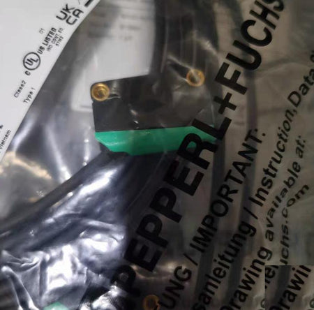 P F M100 MV100-8091 102 115 813891 14 10-30V DC 10-60mm Class 2