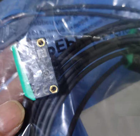 P F M100 MV100-8091 102 115 813891 14 10-30V DC 10-60mm Class 2