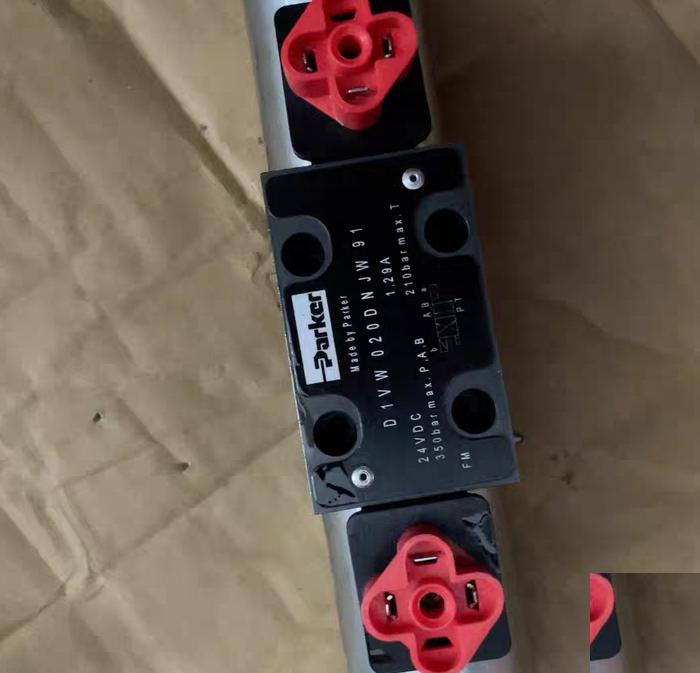 Parker 24V DC 30W 1 29A 350bar max P A B 210bar max T