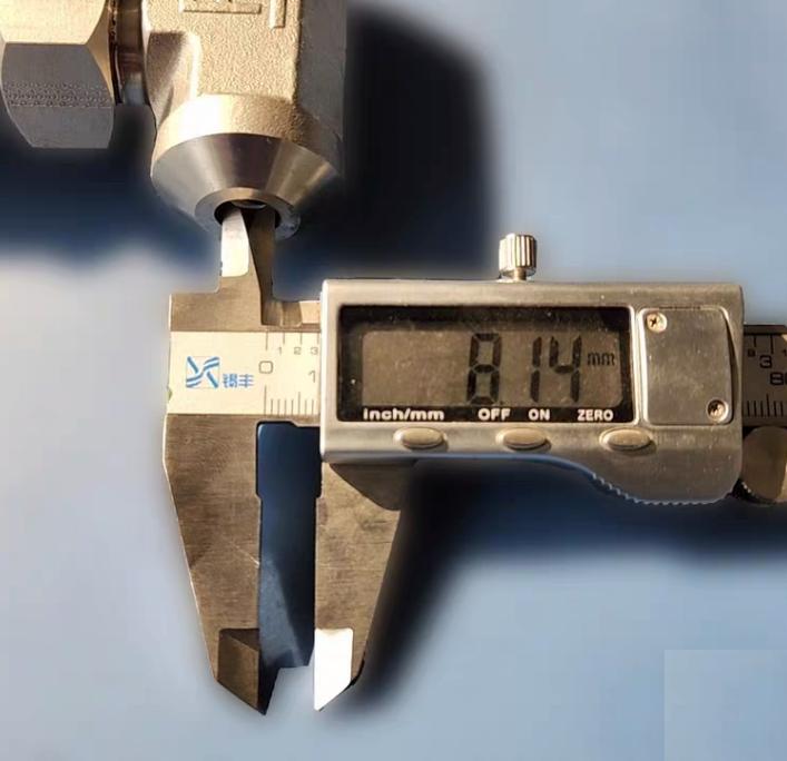 Parker M16X3BW-U12LB-G-SS-HT 16mm Tube Butt Weld -G Grafoil™ Packing for 700ºF Temperature capability -HT High Temperature for 1200ºF Temperature capability Grafoil® packing with HT option -65 F to 1200 F -54 C to 649 C