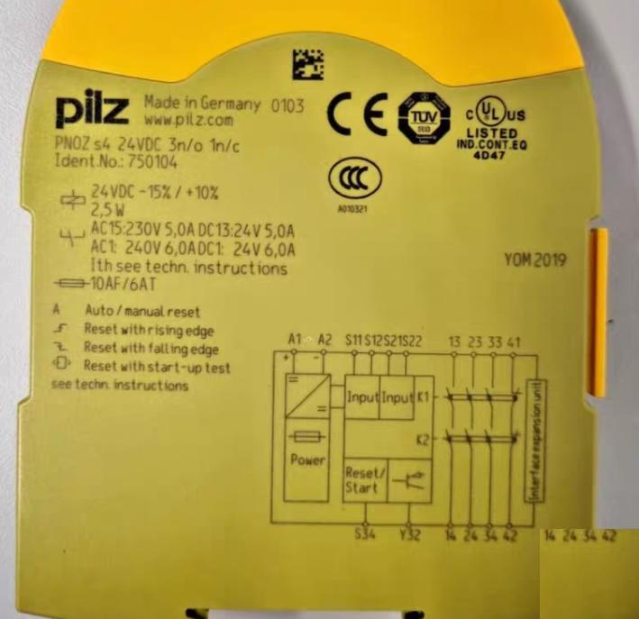 Pilz 750104 PNOZ s4 24VDC 3 n o 1 n c