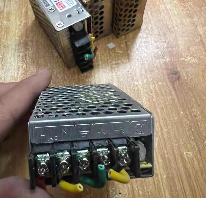 RS-25-15  15V1 7A