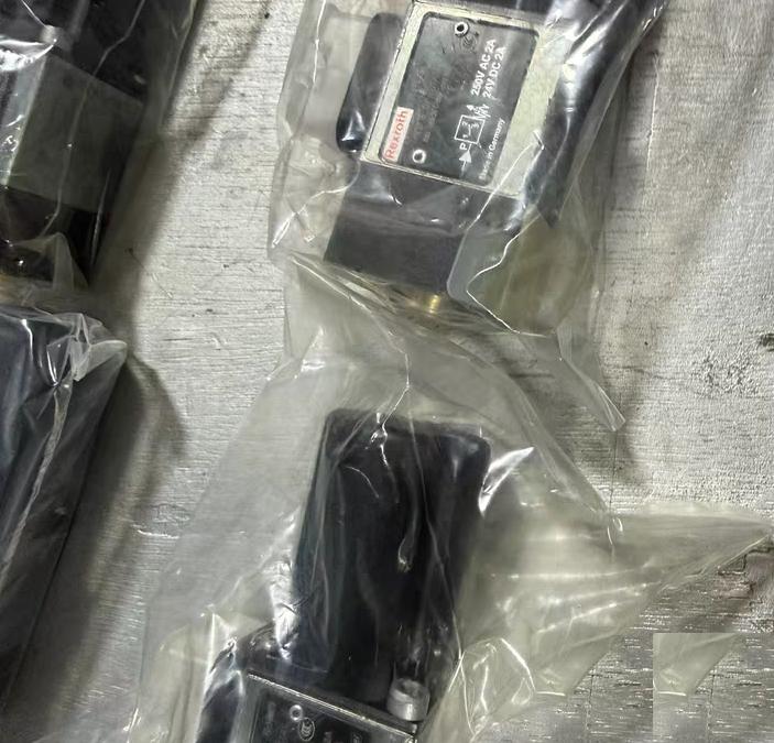 Rexroth HED 8 OP-20 350K14S 901102365 250V 24AC 2A 400bar HED 8 O A-20 100K14S R901102711 259ｖ24vdc 2A 350bar HED 8 OP 11 350 Z14S SO 2 P12 250vac 5A