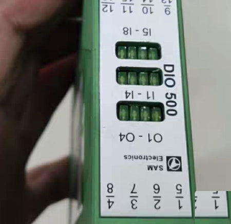 SAM DIO 500 271 195 029 8 DI 1-8 4 DO 1-4